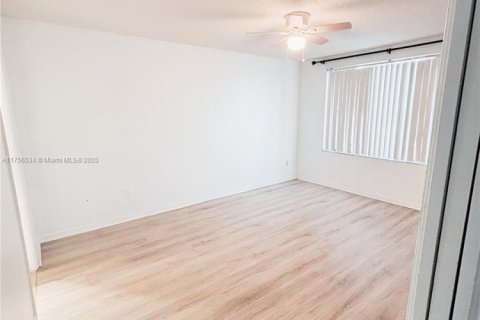 Condo in Tamarac, Florida, 2 bedrooms  № 1860210 - photo 9