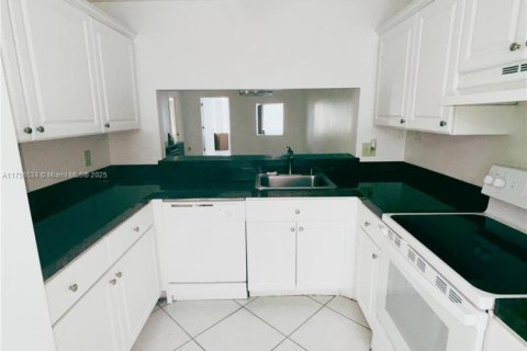 Condo in Tamarac, Florida, 2 bedrooms  № 1860210 - photo 2