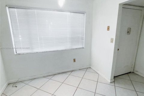 Condo in Tamarac, Florida, 2 bedrooms  № 1860210 - photo 3