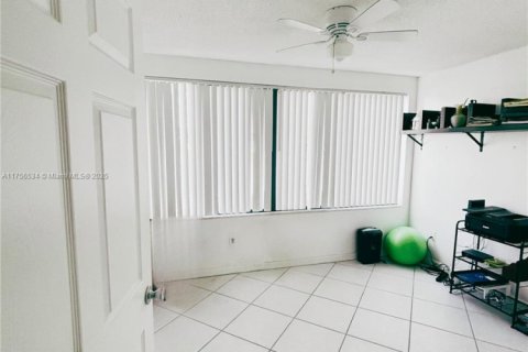 Condo in Tamarac, Florida, 2 bedrooms  № 1860210 - photo 5