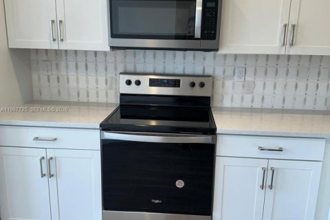 Adosado en alquiler en Pembroke Pines, Florida, 4 dormitorios, 213.4 m2 № 2048982 - foto 3