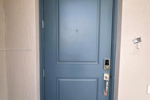 Adosado en alquiler en Pembroke Pines, Florida, 4 dormitorios, 213.4 m2 № 2048982 - foto 2