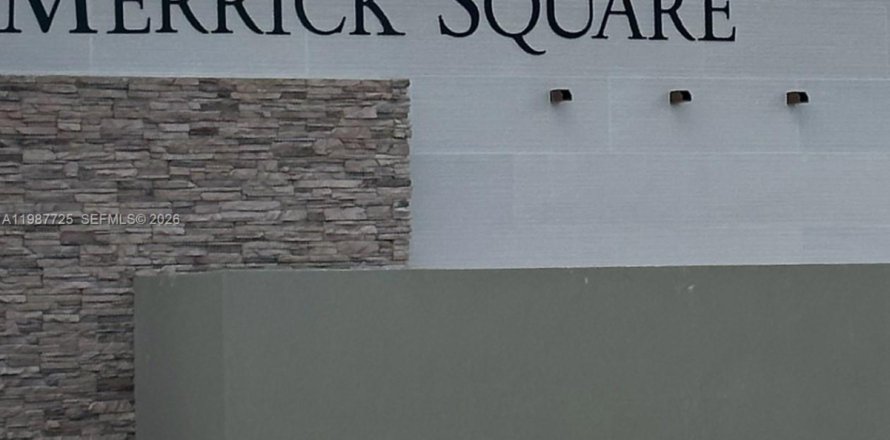 Adosado en Pembroke Pines, Florida 4 dormitorios, 213.4 m2 № 2048982