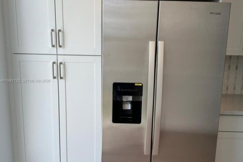 Adosado en alquiler en Pembroke Pines, Florida, 4 dormitorios, 213.4 m2 № 2048982 - foto 4