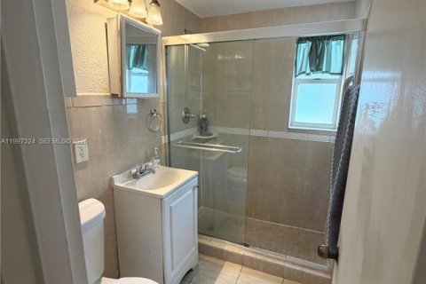 Copropriété à louer à Hollywood, Floride: 1 chambre, 36.98 m2 № 2059247 - photo 2