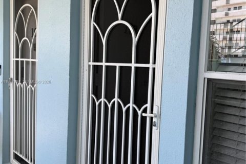 Condo à Hollywood, Floride, 1 chambre  № 2059247