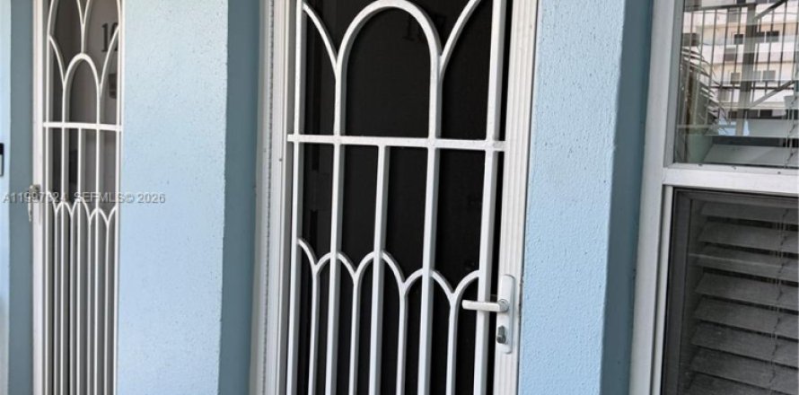 Condo à Hollywood, Floride, 1 chambre  № 2059247