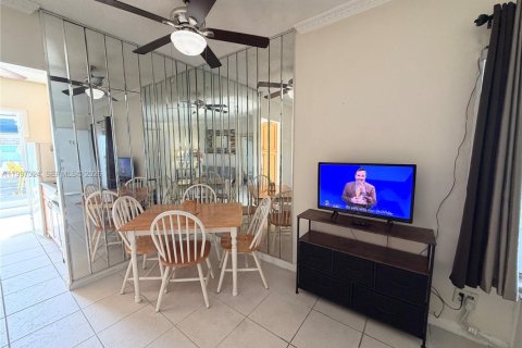 Copropriété à louer à Hollywood, Floride: 1 chambre, 36.98 m2 № 2059247 - photo 6