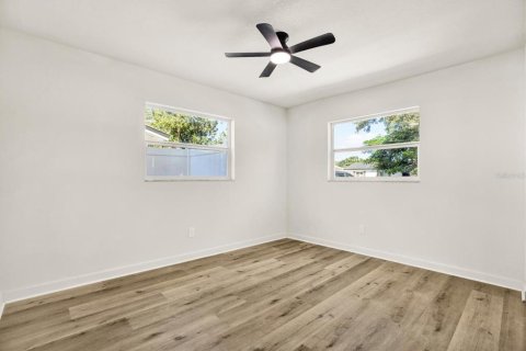 House in Seminole, Florida 3 bedrooms, 97.92 sq.m. № 2429647 - photo 9