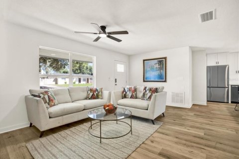 House in Seminole, Florida 3 bedrooms, 97.92 sq.m. № 2429647 - photo 6