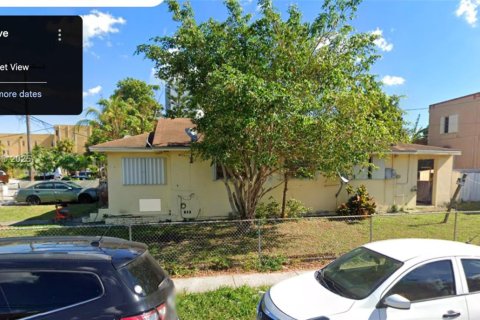 House in Miami, Florida 2 bedrooms, 105.54 sq.m. № 1861949 - photo 1