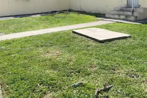House in Miami, Florida 2 bedrooms, 105.54 sq.m. № 1861949 - photo 5