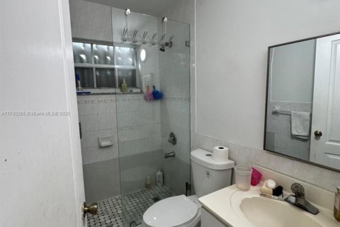 Villa ou maison à vendre à Miami, Floride: 3 chambres, 135.73 m2 № 1867557 - photo 22