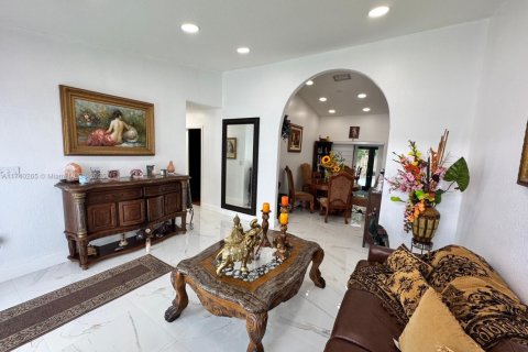 Villa ou maison à vendre à Miami, Floride: 3 chambres, 135.73 m2 № 1867557 - photo 4