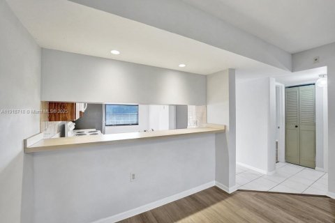 Condo in Davie, Florida, 2 bedrooms  № 1974078 - photo 10