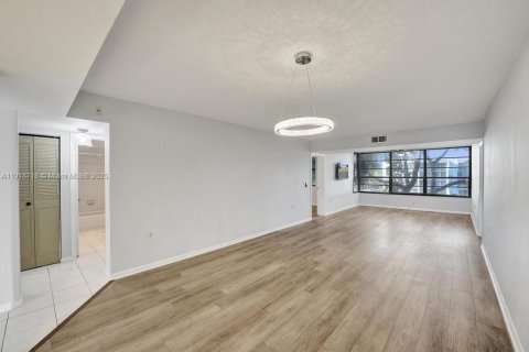 Condo in Davie, Florida, 2 bedrooms  № 1974078 - photo 11