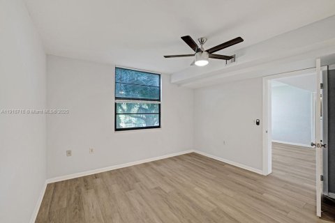 Condo in Davie, Florida, 2 bedrooms  № 1974078 - photo 24