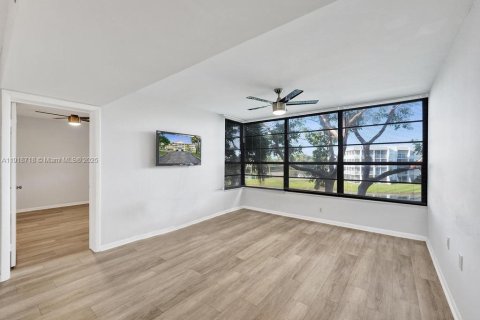 Condo in Davie, Florida, 2 bedrooms  № 1974078 - photo 18