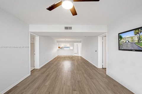 Condo in Davie, Florida, 2 bedrooms  № 1974078 - photo 20