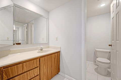 Condo in Davie, Florida, 2 bedrooms  № 1974078 - photo 25