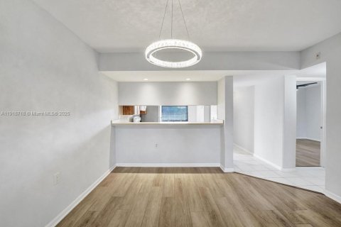 Condo in Davie, Florida, 2 bedrooms  № 1974078 - photo 9