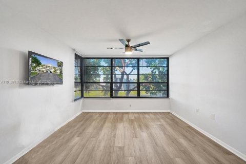 Condo in Davie, Florida, 2 bedrooms  № 1974078 - photo 17
