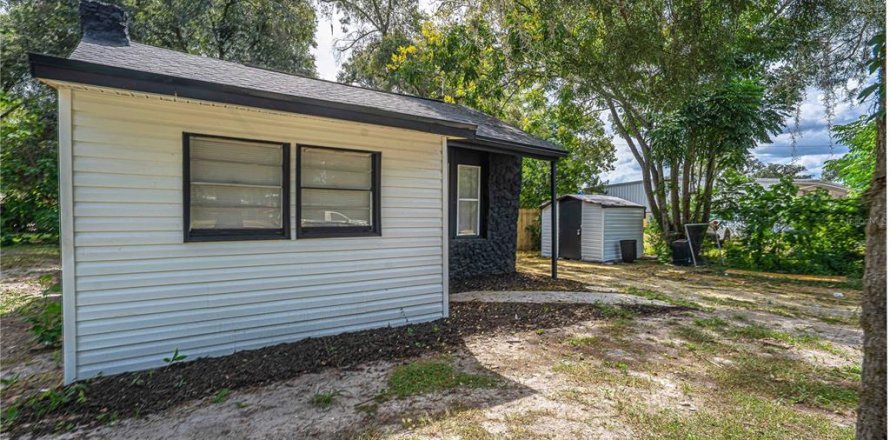 House in Leesburg, Florida 3 bedrooms, 96.25 sq.m. № 2400384