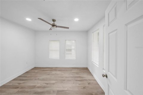 House in Leesburg, Florida 3 bedrooms, 96.25 sq.m. № 2400384 - photo 21