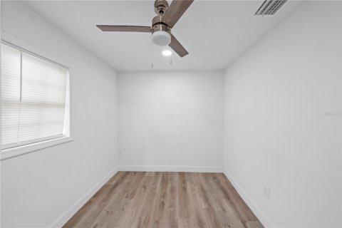 House in Leesburg, Florida 3 bedrooms, 96.25 sq.m. № 2400384 - photo 24