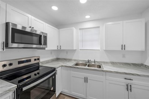 House in Leesburg, Florida 3 bedrooms, 96.25 sq.m. № 2400384 - photo 12