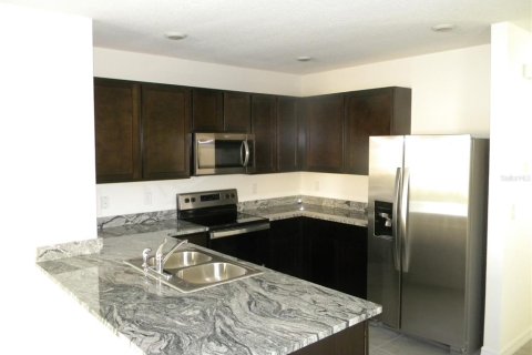 Villa ou maison à louer à Wesley Chapel, Floride: 3 chambres, 143.63 m2 № 2266271 - photo 2