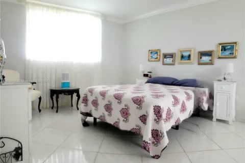 Condominio en venta en North Miami Beach, Florida, 1 dormitorio, 75.44 m2 № 1745925 - foto 11