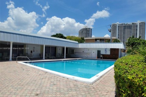 Condominio en venta en North Miami Beach, Florida, 1 dormitorio, 75.44 m2 № 1745925 - foto 19
