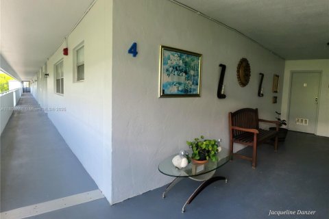 Condo in North Miami Beach, Florida, 1 bedroom  № 1745925 - photo 27