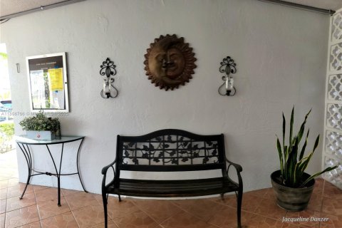 Condo in North Miami Beach, Florida, 1 bedroom  № 1745925 - photo 26
