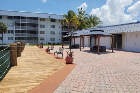 Condominio en venta en North Miami Beach, Florida, 1 dormitorio, 75.44 m2 № 1745925 - foto 16