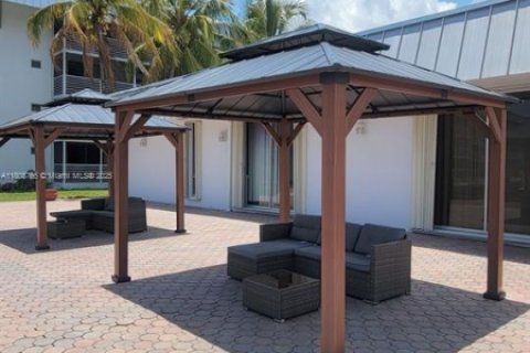 Condominio en venta en North Miami Beach, Florida, 1 dormitorio, 75.44 m2 № 1745925 - foto 18