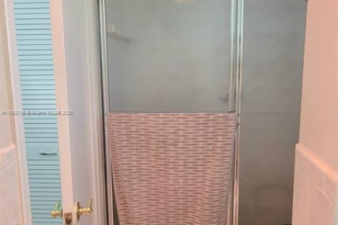 Condo in North Miami Beach, Florida, 1 bedroom  № 1745925 - photo 23