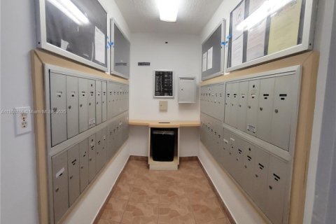 Condominio en venta en North Miami Beach, Florida, 1 dormitorio, 75.44 m2 № 1745925 - foto 9