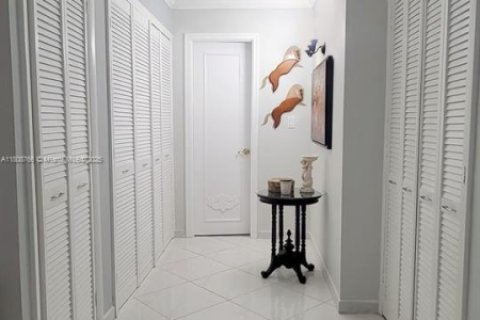 Condominio en venta en North Miami Beach, Florida, 1 dormitorio, 75.44 m2 № 1745925 - foto 12