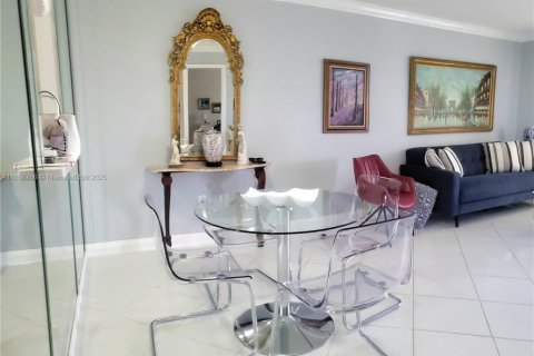 Condominio en venta en North Miami Beach, Florida, 1 dormitorio, 75.44 m2 № 1745925 - foto 3