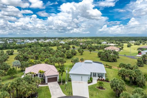 House in Punta Gorda, Florida 4 bedrooms, 207.92 sq.m. № 1919091 - photo 3