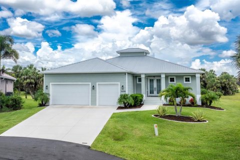 House in Punta Gorda, Florida 4 bedrooms, 207.92 sq.m. № 1919091 - photo 2