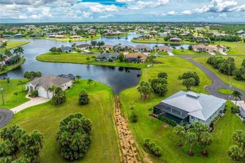 House in Punta Gorda, Florida 4 bedrooms, 207.92 sq.m. № 1919091 - photo 4