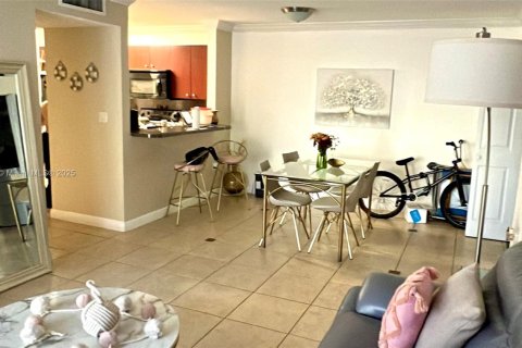 Condo in Miami, Florida, 3 bedrooms  № 1954123 - photo 5