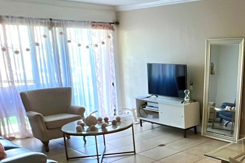 Condominio en alquiler en Miami, Florida, 3 dormitorios, 108.23 m2 № 1954123 - foto 8