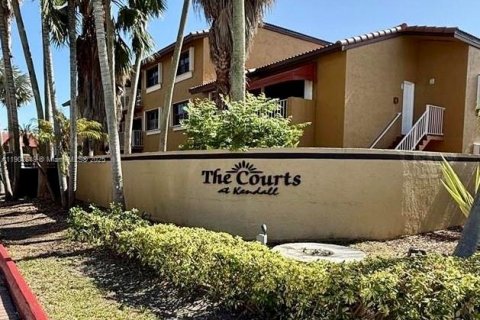 Condo in Miami, Florida, 3 bedrooms  № 1954123 - photo 1