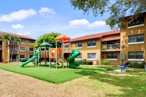 Condo in Miami, Florida, 3 bedrooms  № 1954123 - photo 13