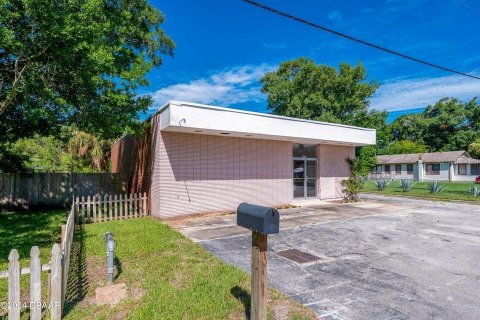 Commercial property in Daytona Beach, Florida 201.04 sq.m. № 1564725 - photo 1