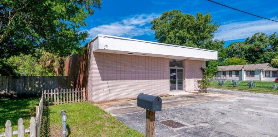 Commercial property in Daytona Beach, Florida 201.04 sq.m. № 1564725